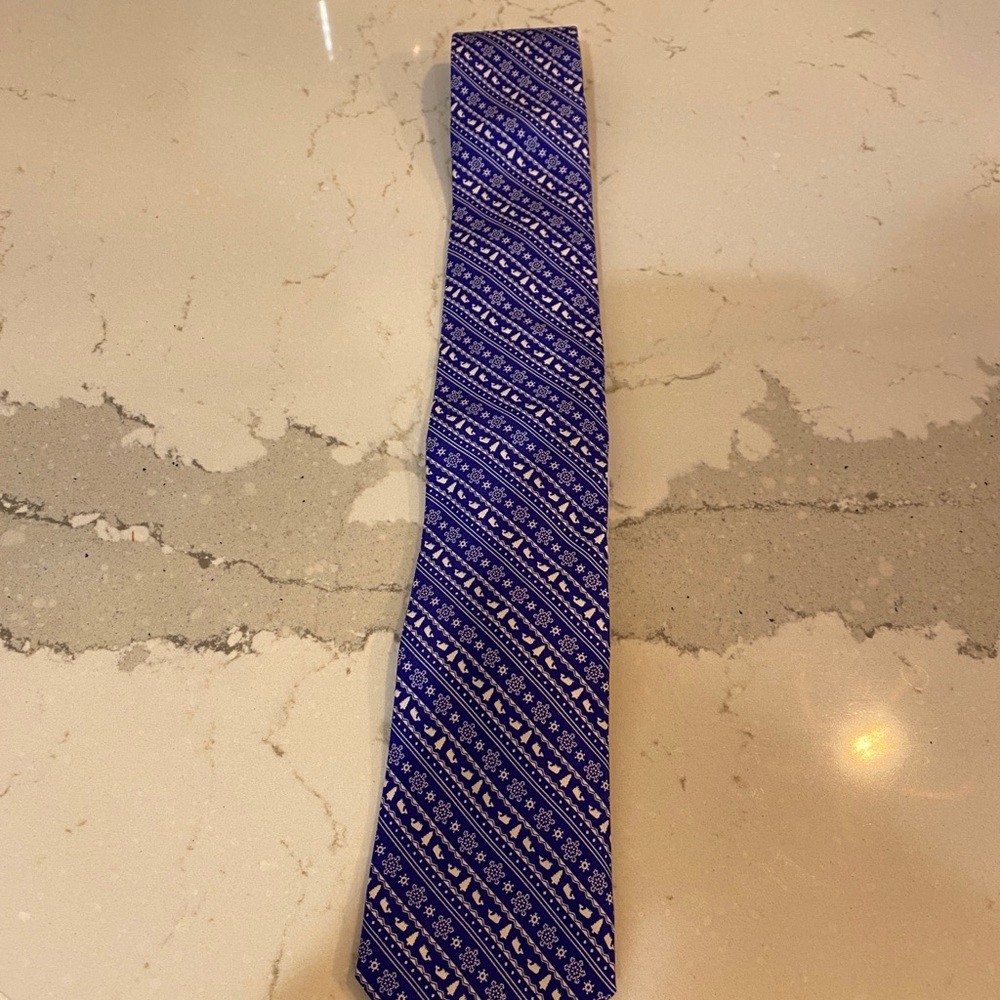 NWT vineyard vines tie.